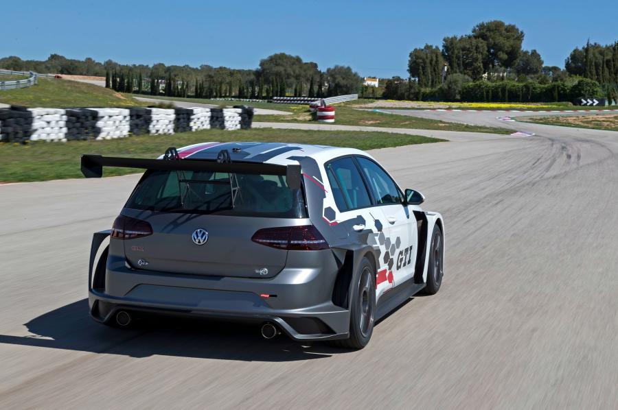  Volkswagen Golf GTI TCR 2017 года  (фото 17 из 33)
